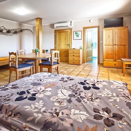 Penzion Vinarstvi Cervinka Horni Vestonice Buitenkant foto