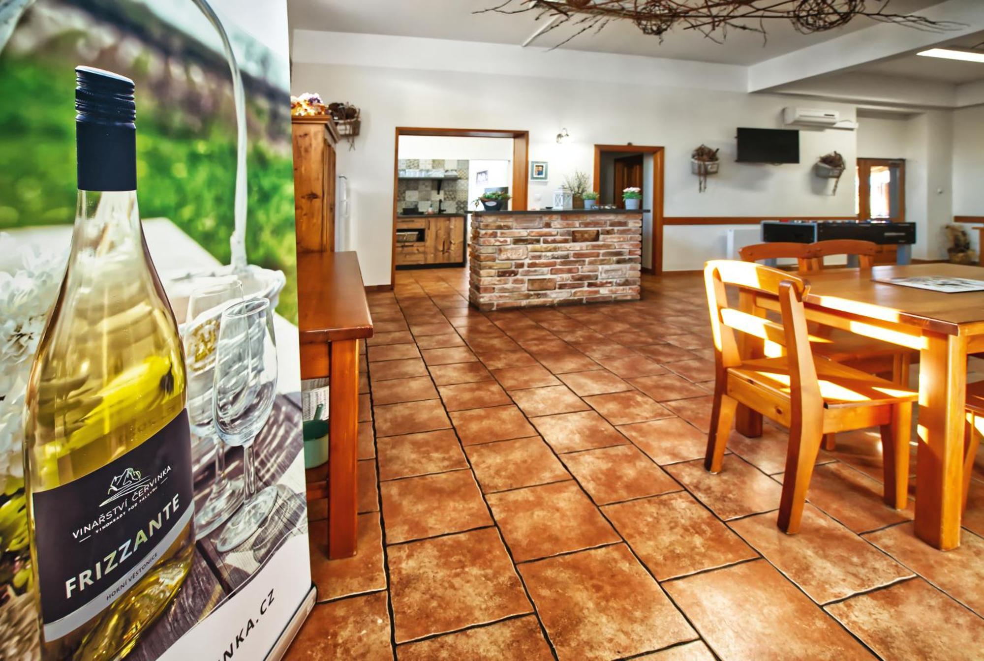 Penzion Vinarstvi Cervinka Horni Vestonice Buitenkant foto