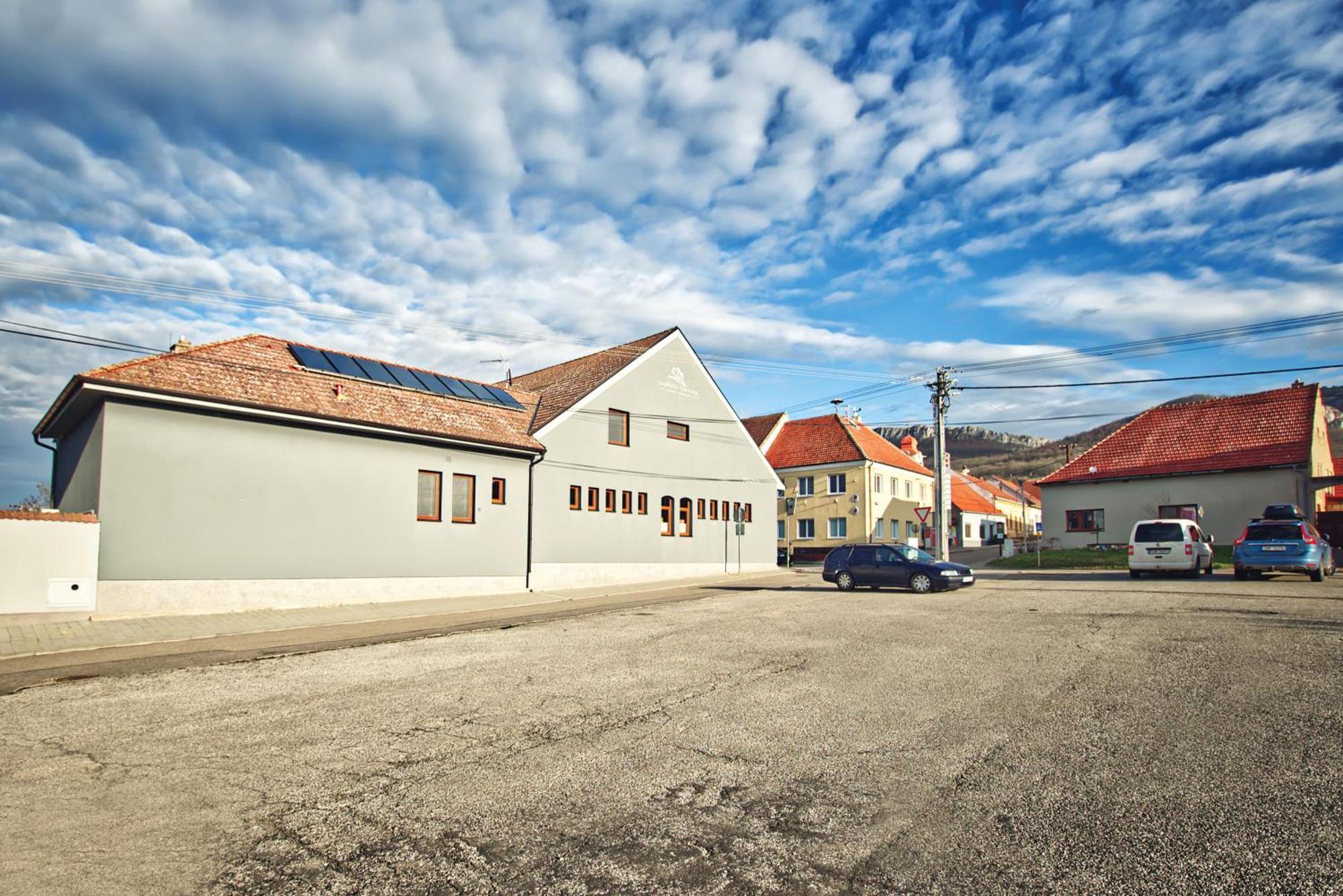 Penzion Vinarstvi Cervinka Horni Vestonice Buitenkant foto