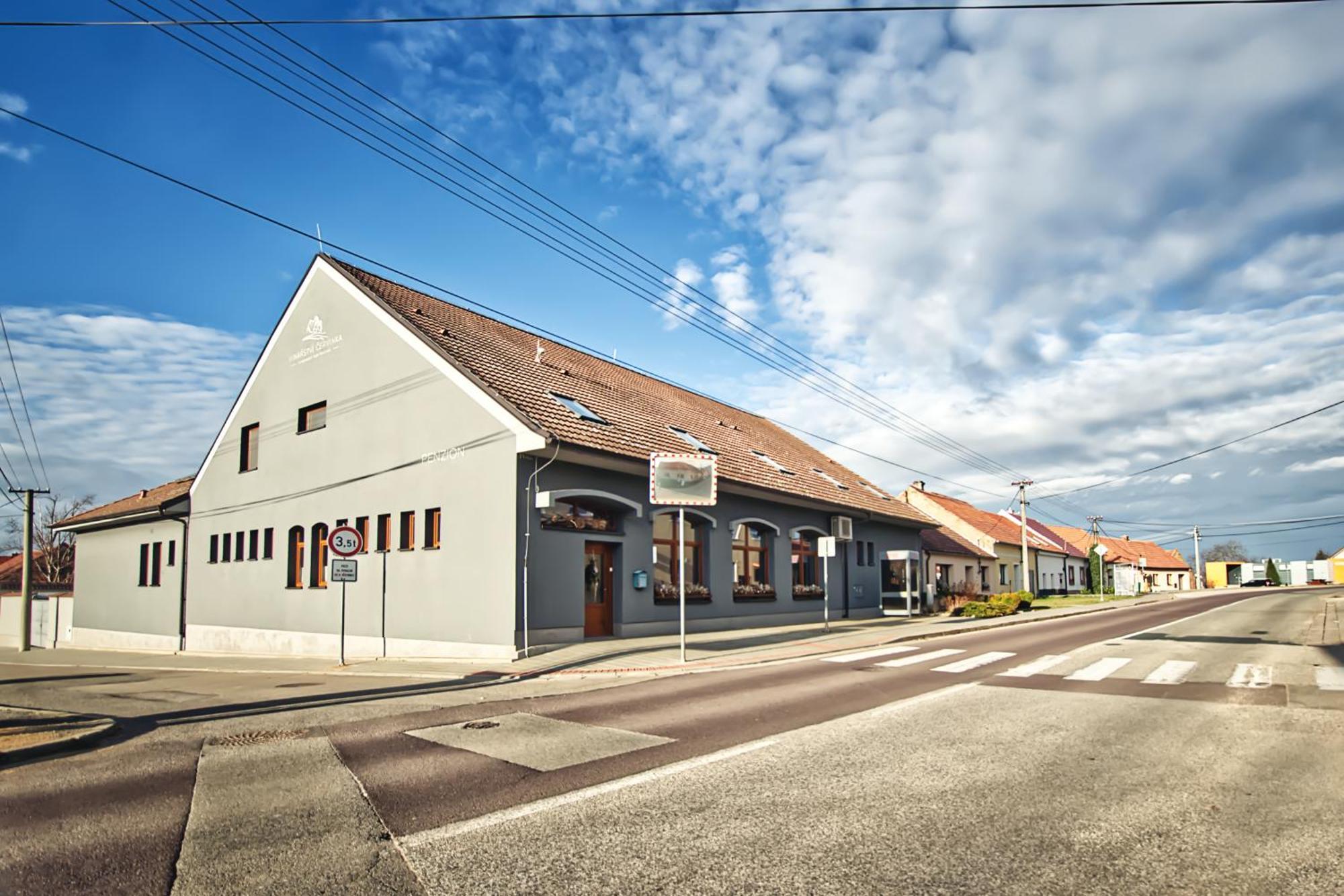 Penzion Vinarstvi Cervinka Horni Vestonice Buitenkant foto